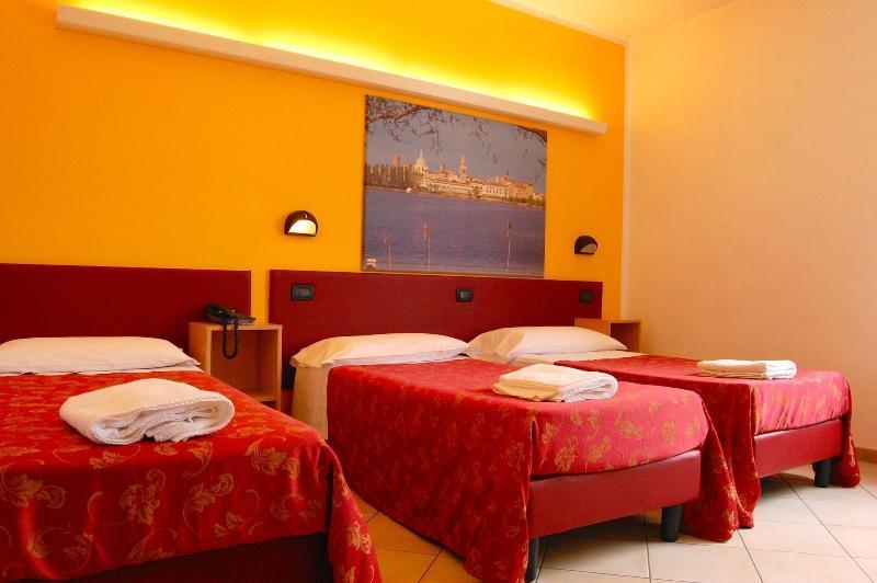 Hotel Mantegna Stazione Mantova Esterno foto