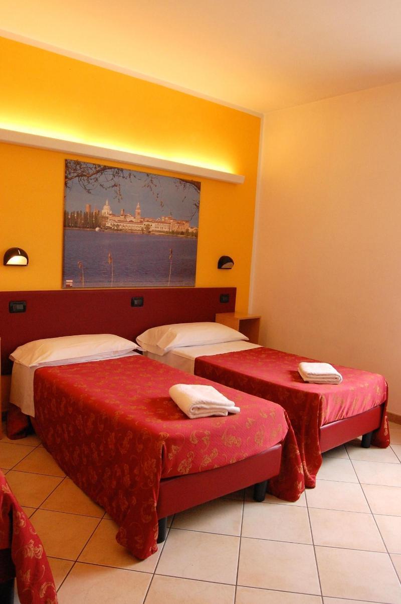 Hotel Mantegna Stazione Mantova Esterno foto