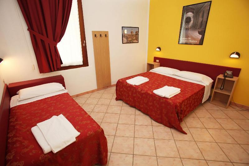 Hotel Mantegna Stazione Mantova Esterno foto
