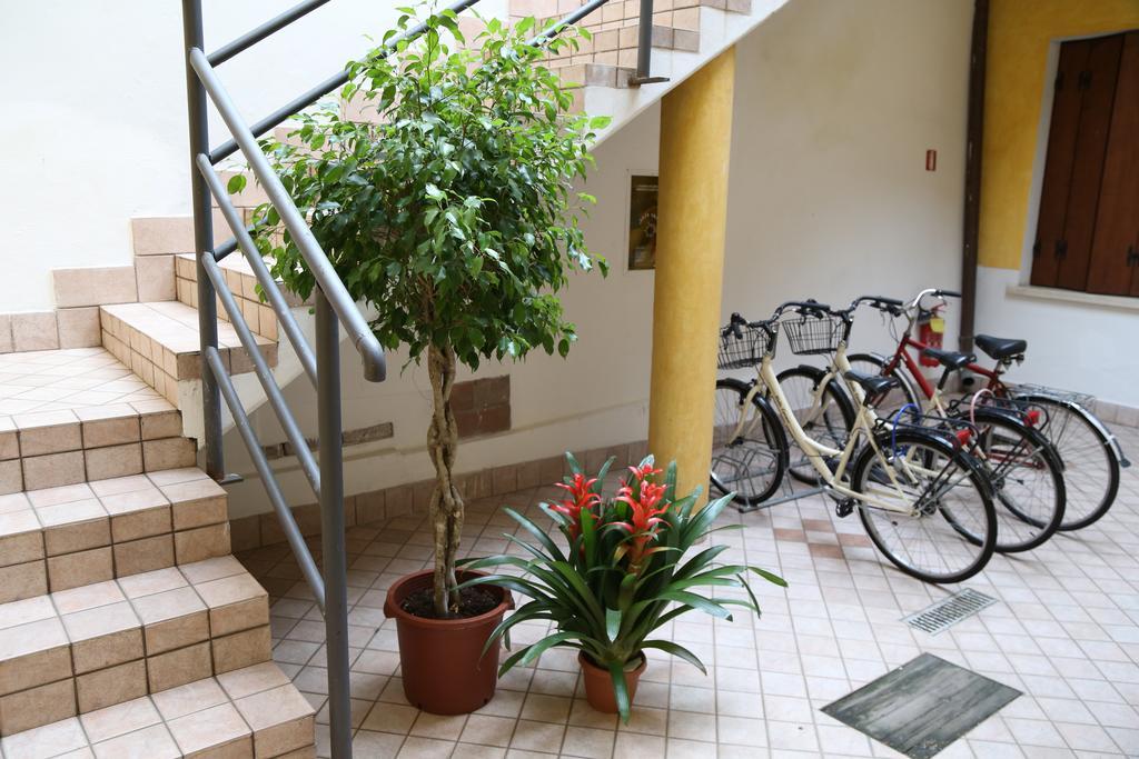 Hotel Mantegna Stazione Mantova Esterno foto