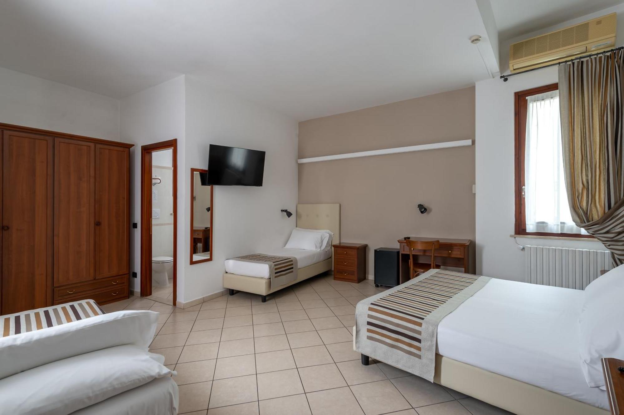 Hotel Mantegna Stazione Mantova Esterno foto