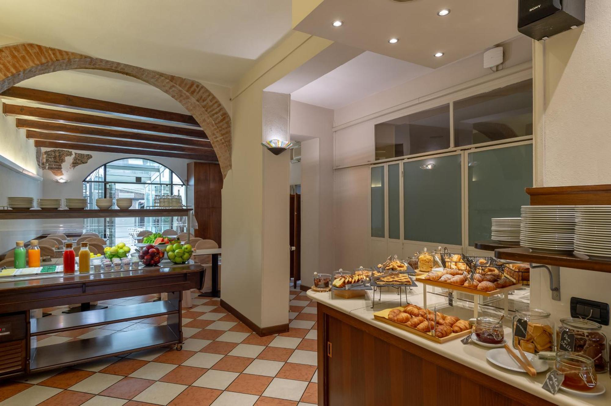Hotel Mantegna Stazione Mantova Esterno foto