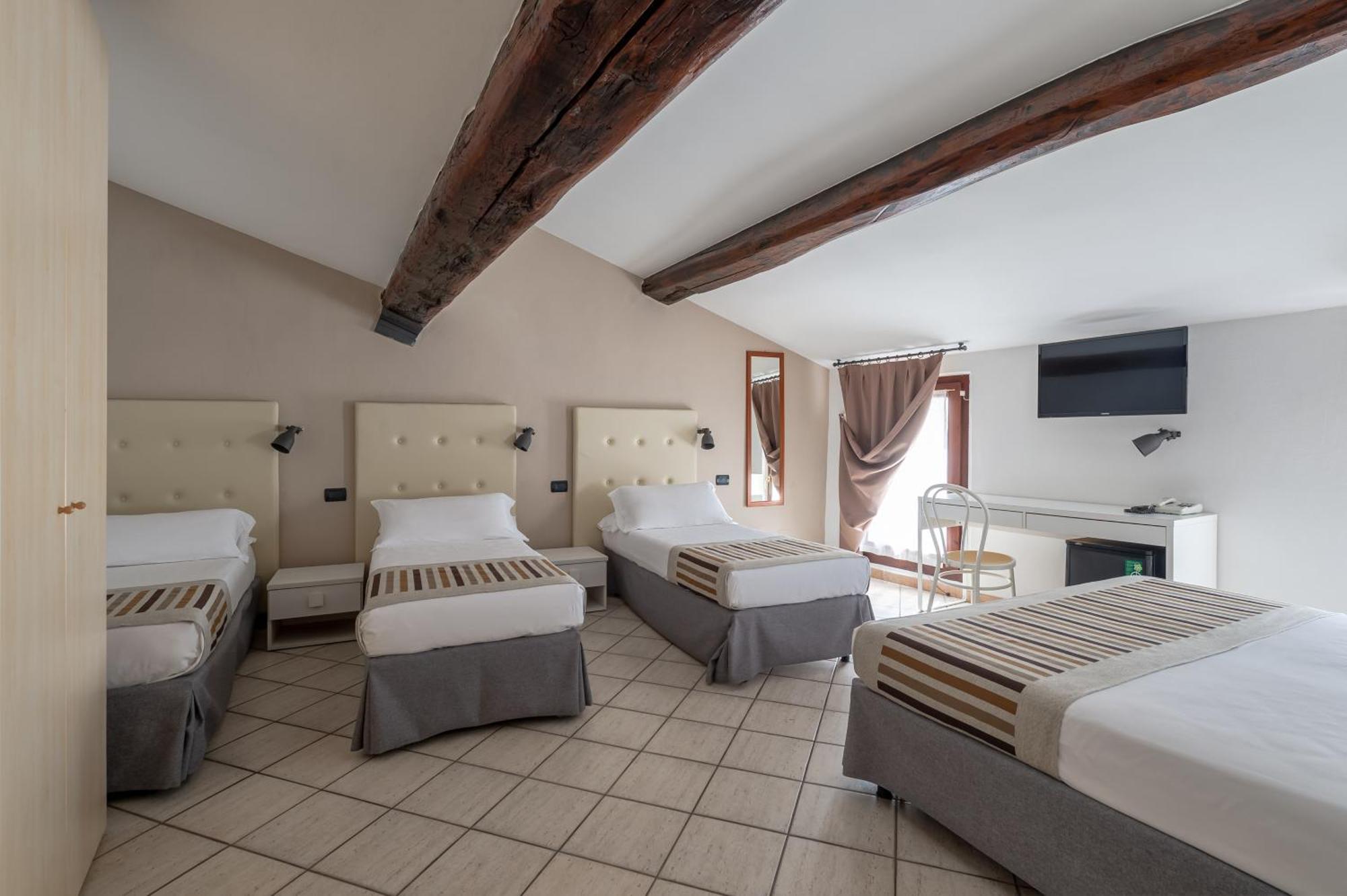 Hotel Mantegna Stazione Mantova Esterno foto