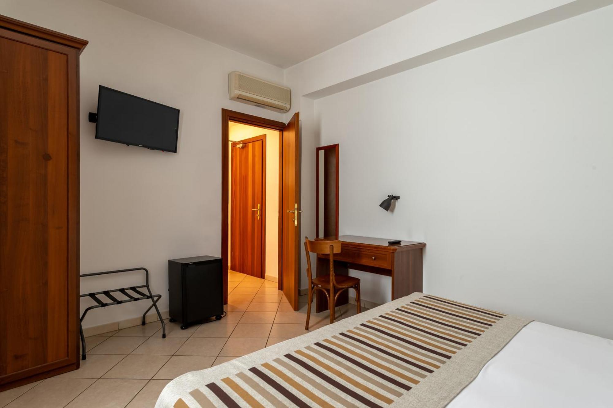 Hotel Mantegna Stazione Mantova Esterno foto