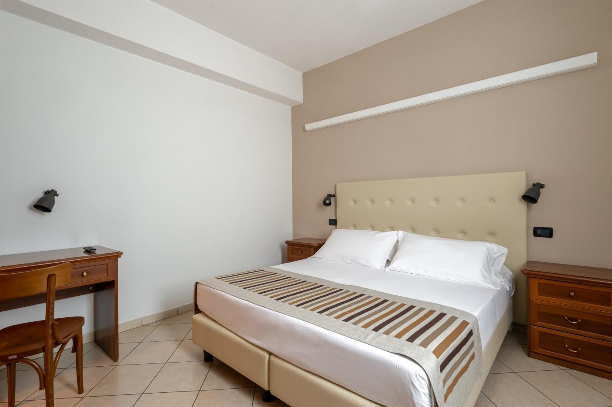 Hotel Mantegna Stazione Mantova Esterno foto