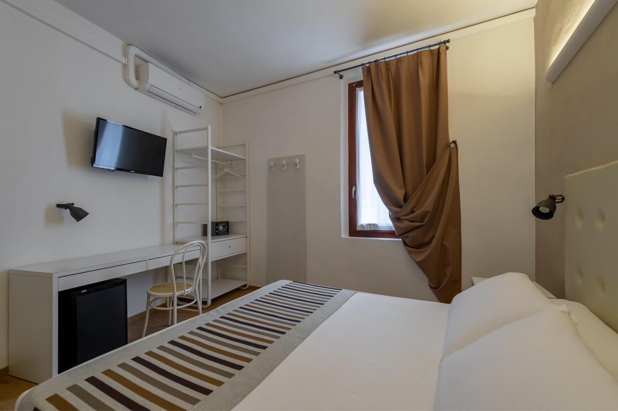 Hotel Mantegna Stazione Mantova Esterno foto