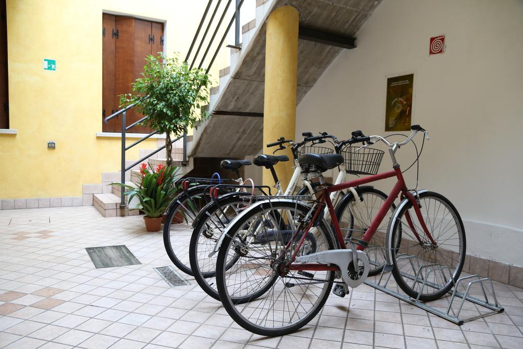 Hotel Mantegna Stazione Mantova Esterno foto
