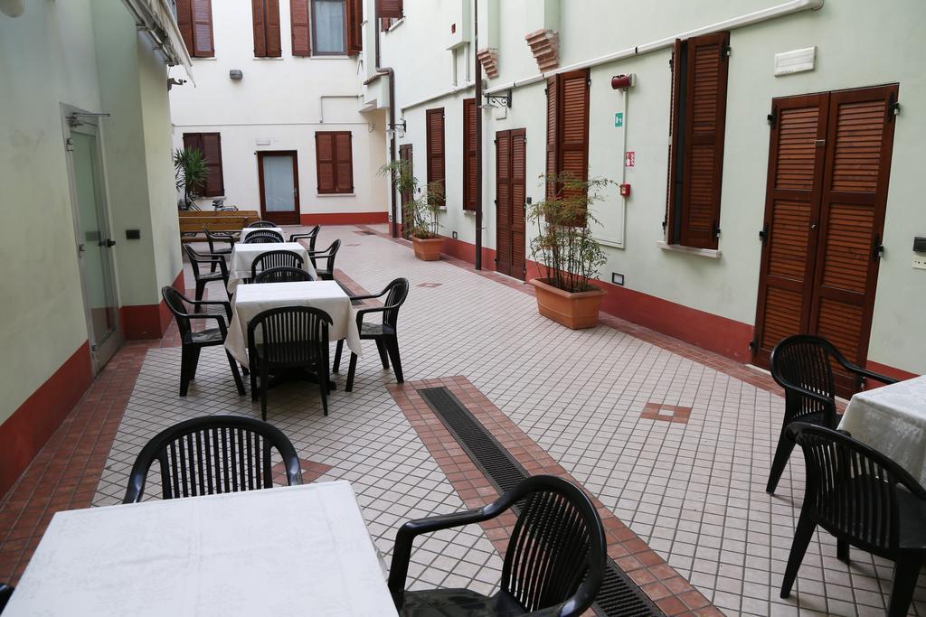 Hotel Mantegna Stazione Mantova Esterno foto