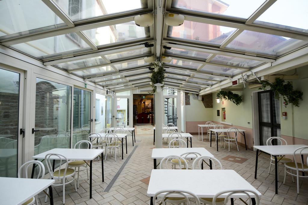 Hotel Mantegna Stazione Mantova Esterno foto
