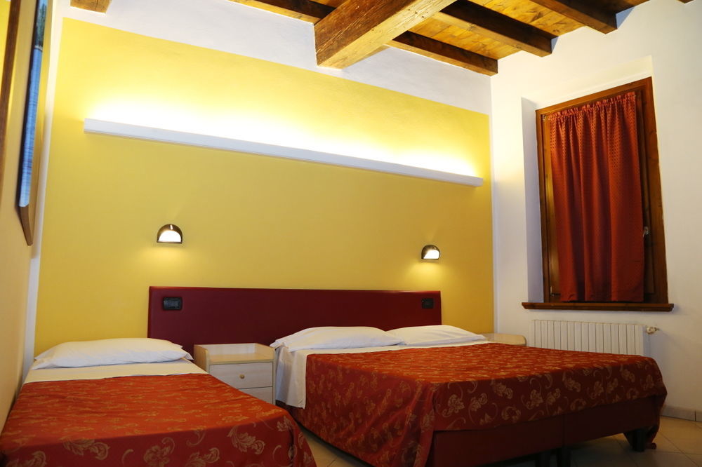 Hotel Mantegna Stazione Mantova Esterno foto