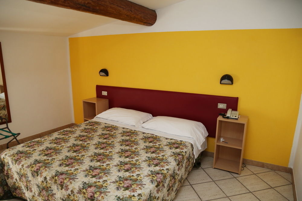 Hotel Mantegna Stazione Mantova Esterno foto