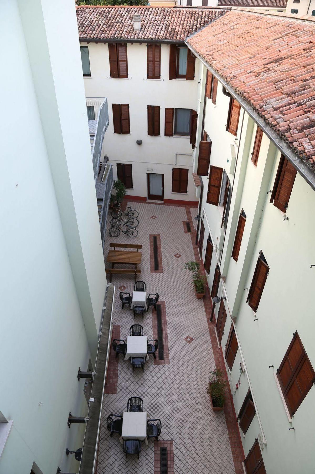 Hotel Mantegna Stazione Mantova Esterno foto
