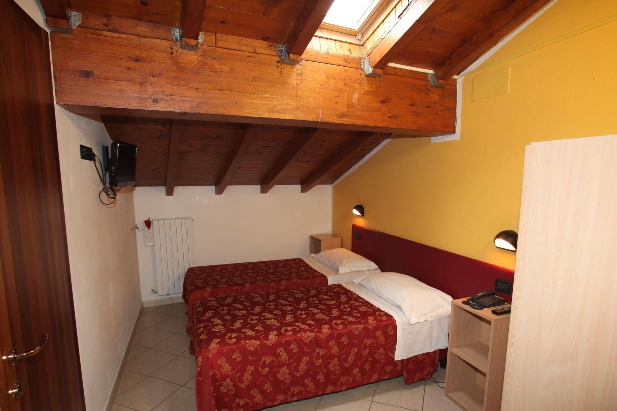 Hotel Mantegna Stazione Mantova Esterno foto