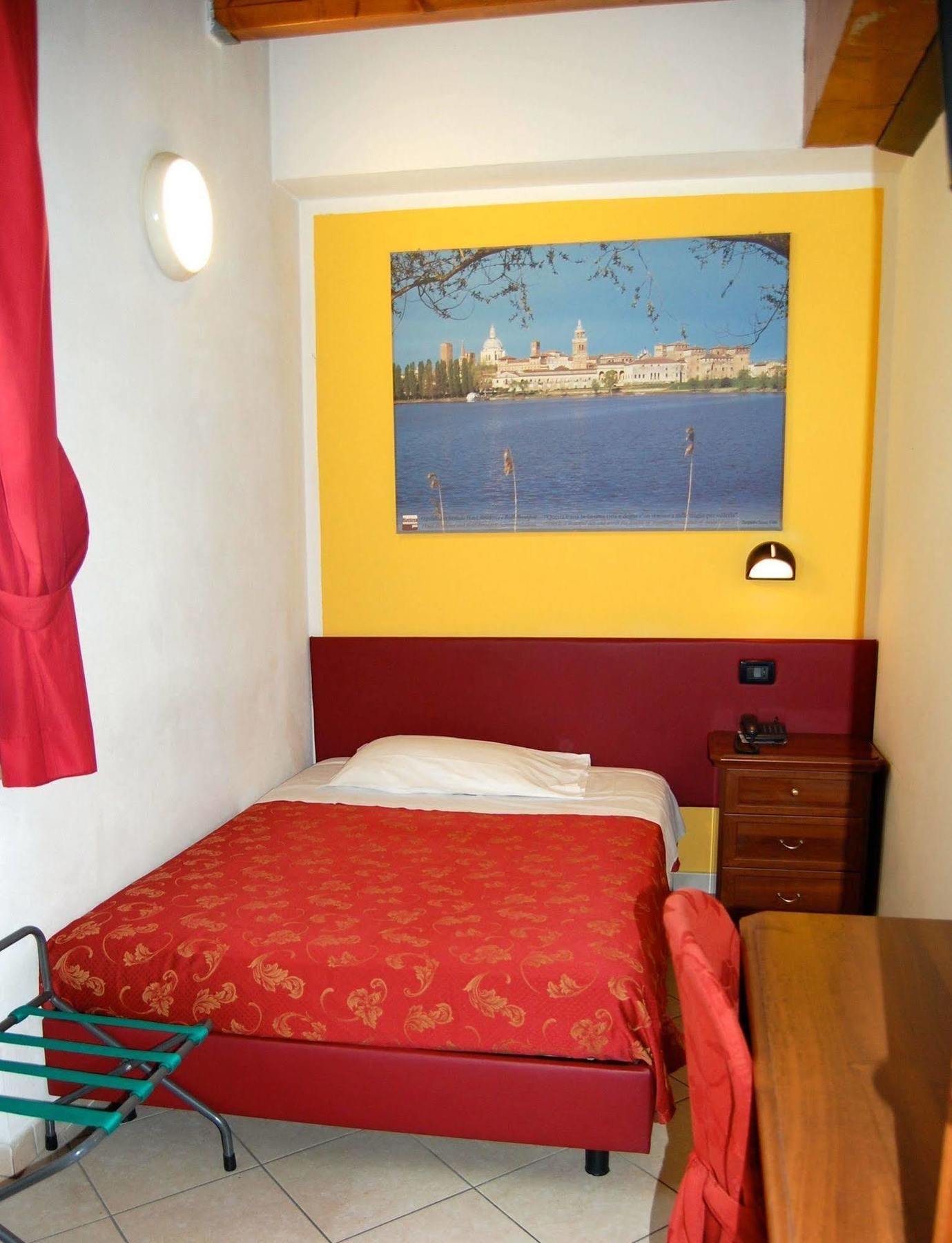 Hotel Mantegna Stazione Mantova Esterno foto